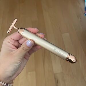 Vivitar facial skin massager and applicator rose gold